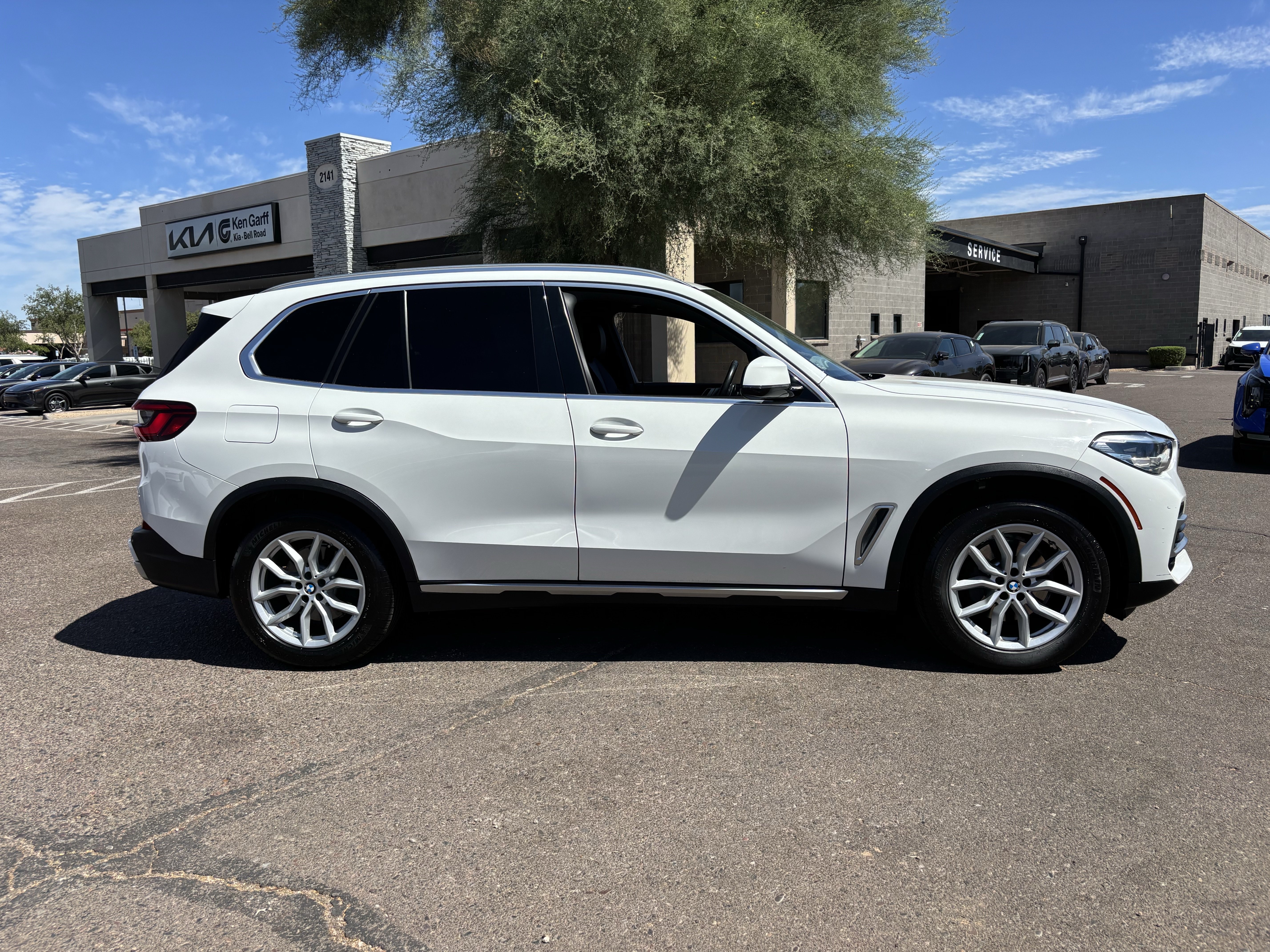 Used 2019 BMW X5 xDrive40i w/ Convenience Package AWD/4WD image 2