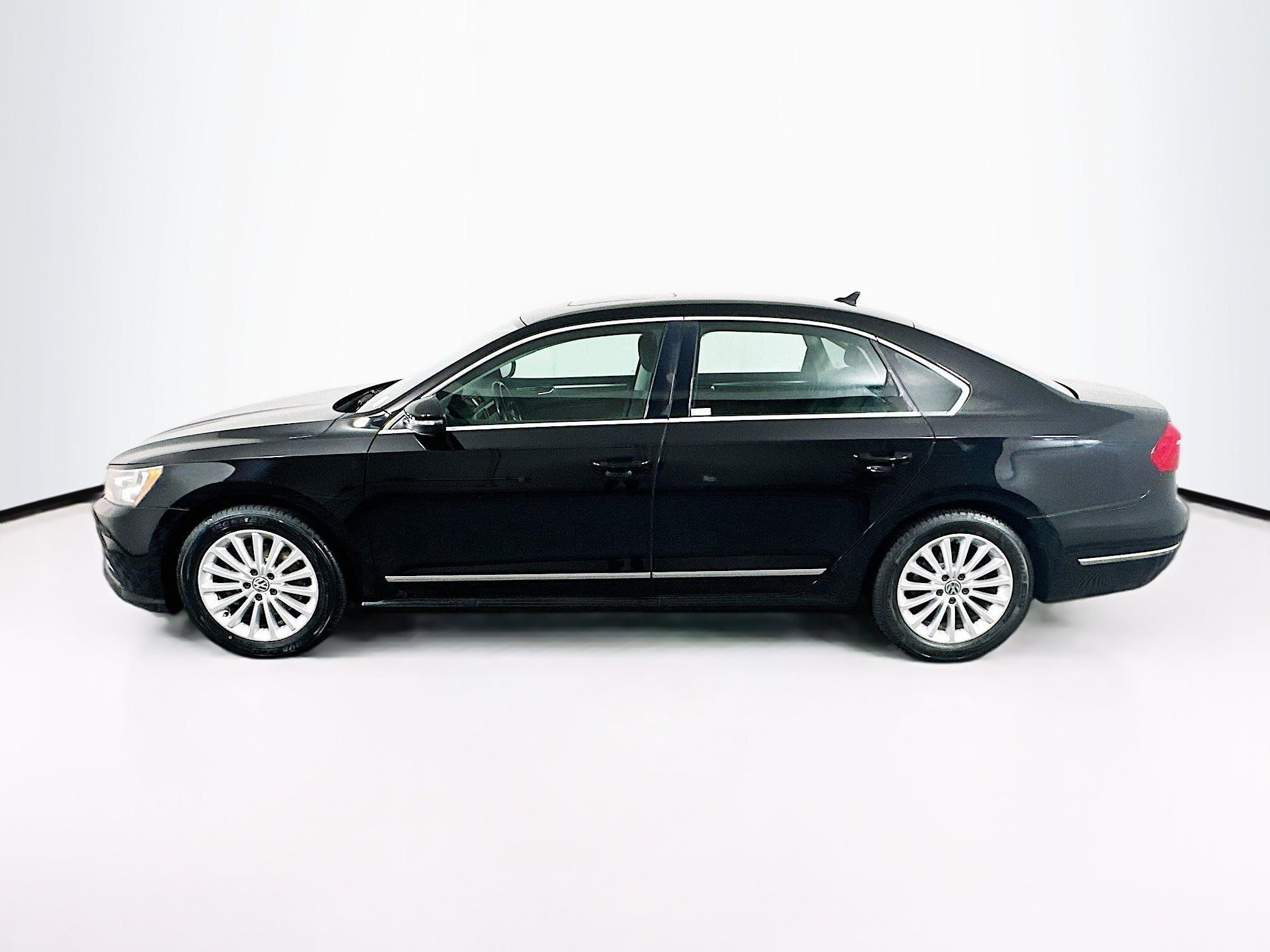 Used 2016 Volkswagen Passat 1.8T SE FWD image 4