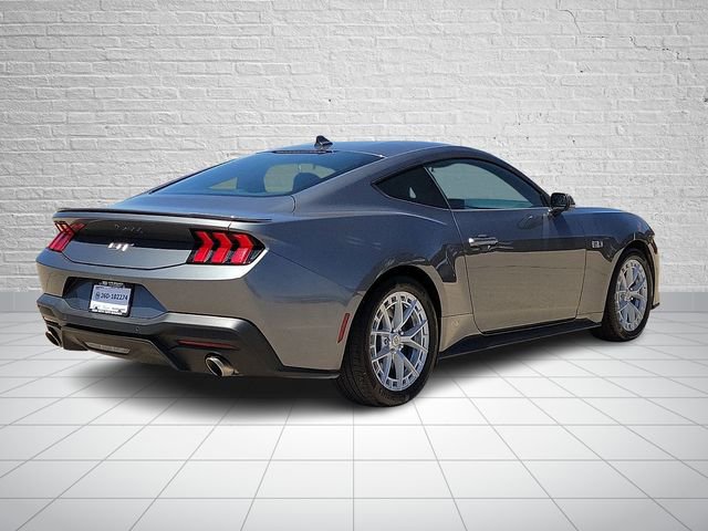 Used 2025 Ford Mustang GT RWD image 4