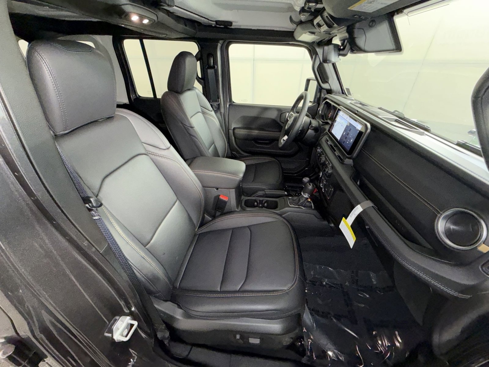 Used 2025 Jeep Wrangler Sahara image 26