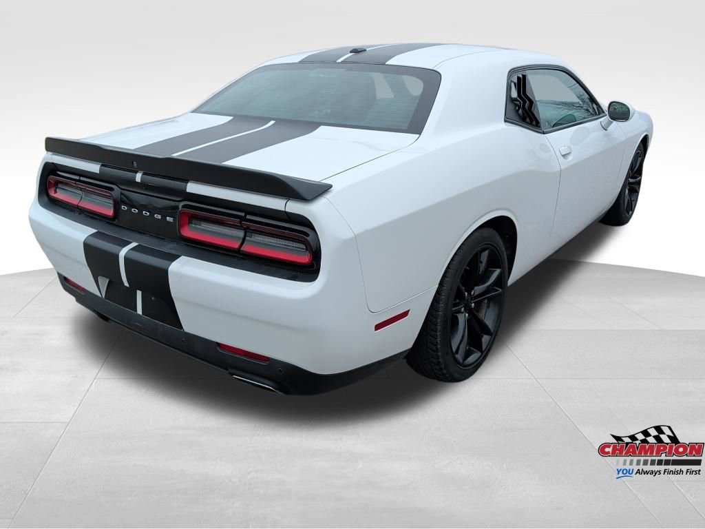 Used 2016 Dodge Challenger SXT w/ Blacktop Package image 5