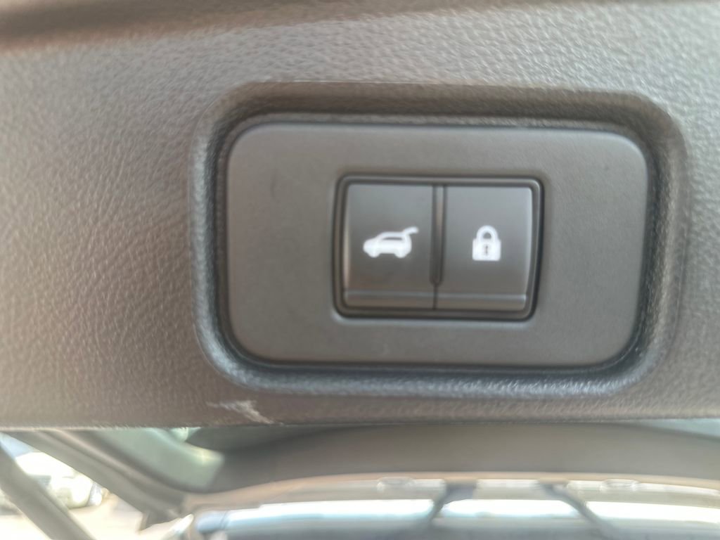 Used 2025 Nissan Pathfinder SV AWD/4WD image 48
