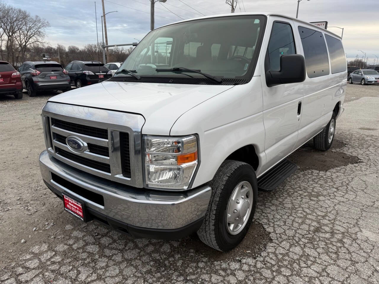 Used 2013 Ford E-350 and Econoline 350 XLT image 7