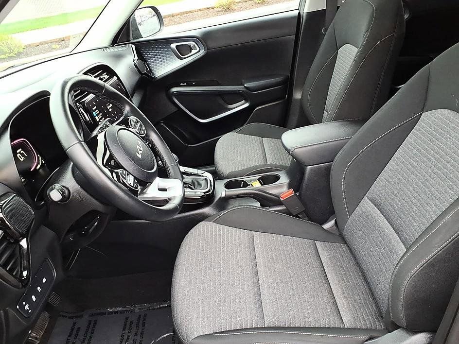 Used 2023 Kia Soul EX image 15