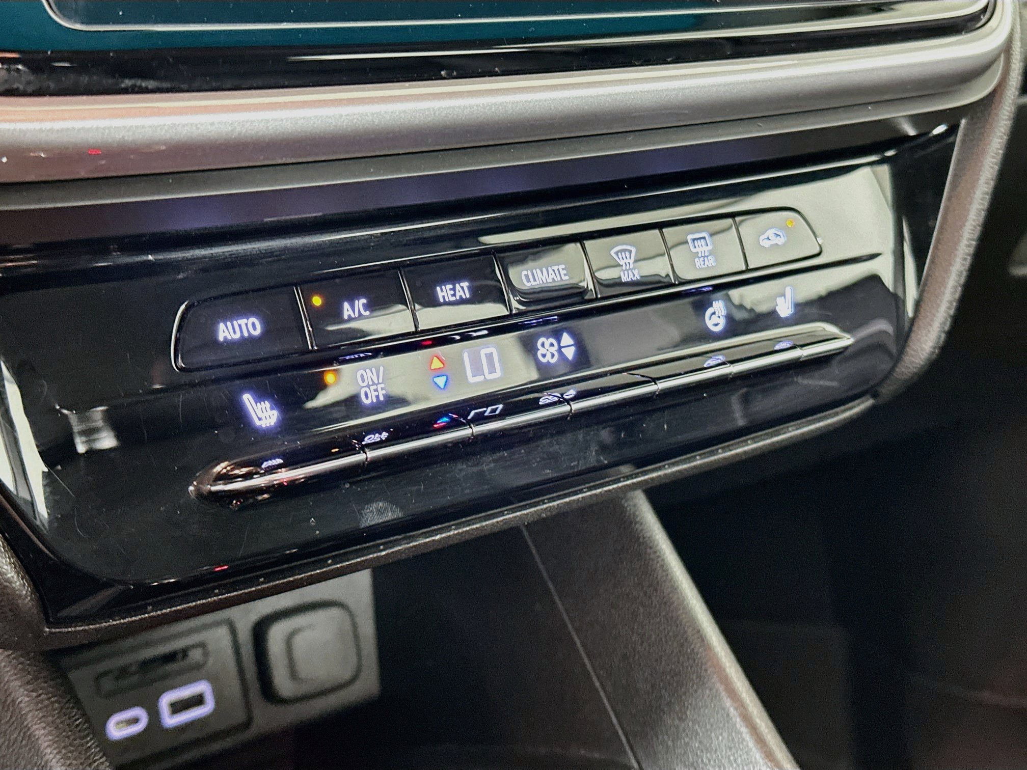 Used 2023 Chevrolet Bolt LT w/ Infotainment Package FWD image 23