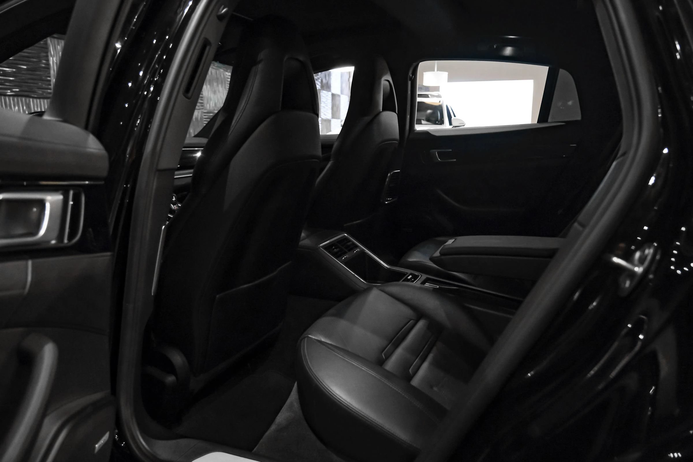 Used 2019 Porsche Panamera 4 AWD/4WD image 36