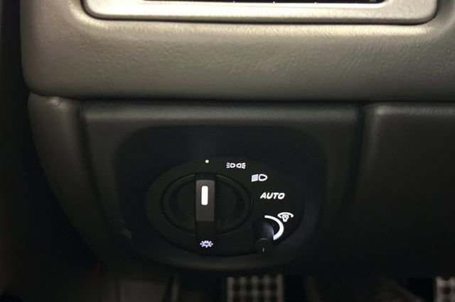 Used 2013 Aston Martin V8 Vantage S RWD image 30