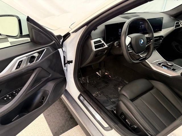 Used 2025 BMW i4 xDrive40i w/ Parking Assistance Package image 31