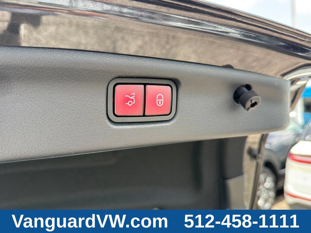 Used 2022 Mercedes-Benz C 300 4MATIC Sedan w/ Digital Light Package image 12
