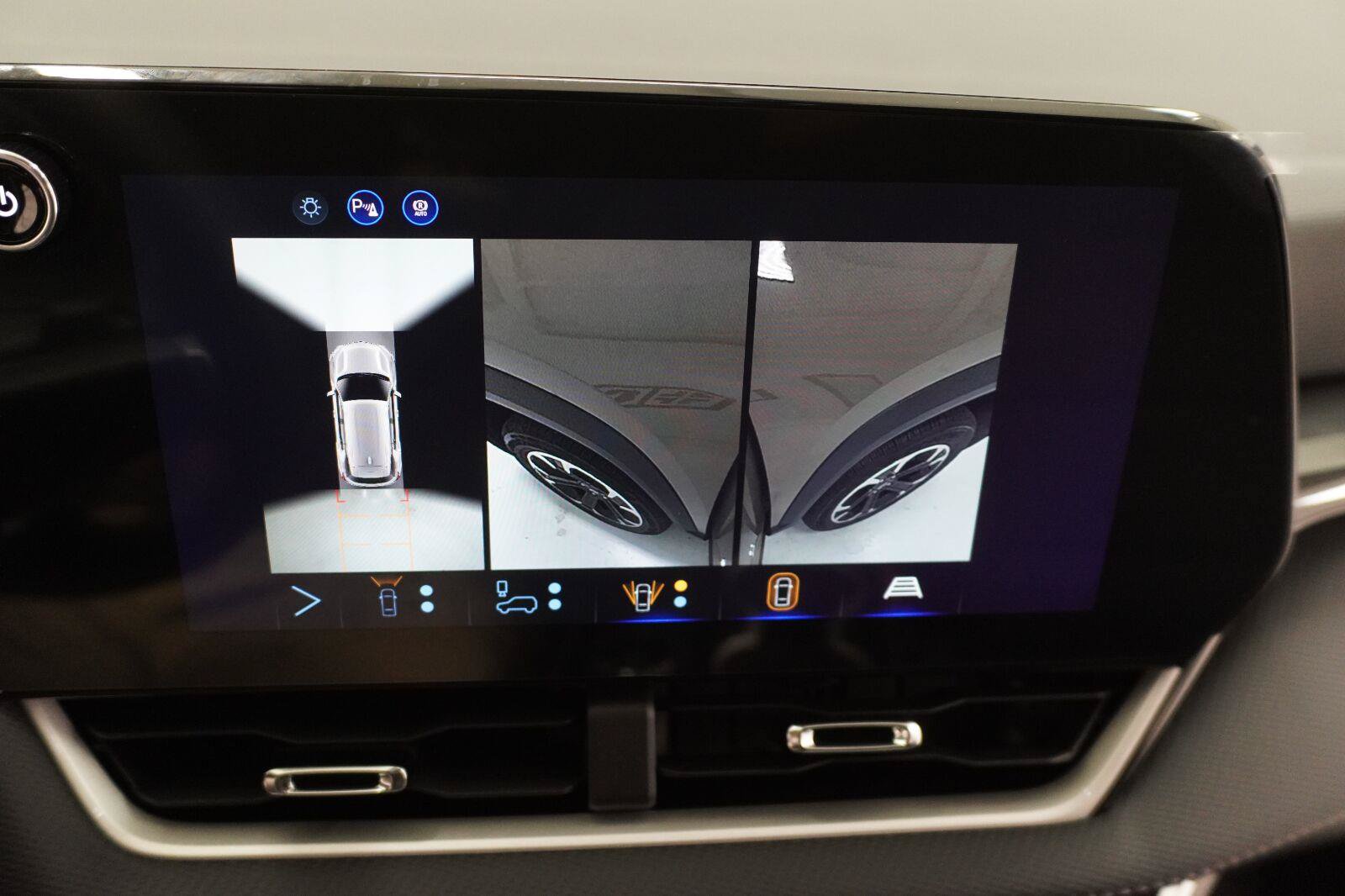 New 2027 Chevrolet Equinox LT w/ Safety and Technology Package FWD image 21