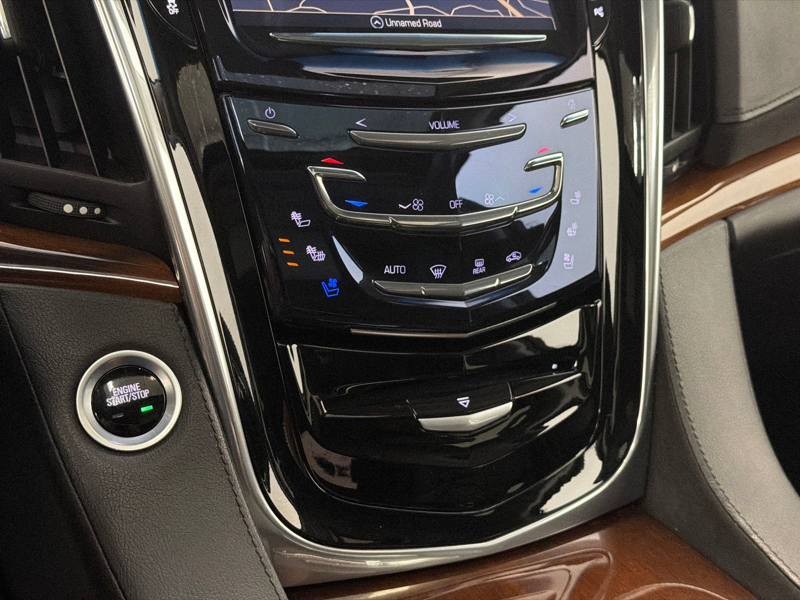 Used 2018 Cadillac Escalade Premium Luxury AWD/4WD image 36
