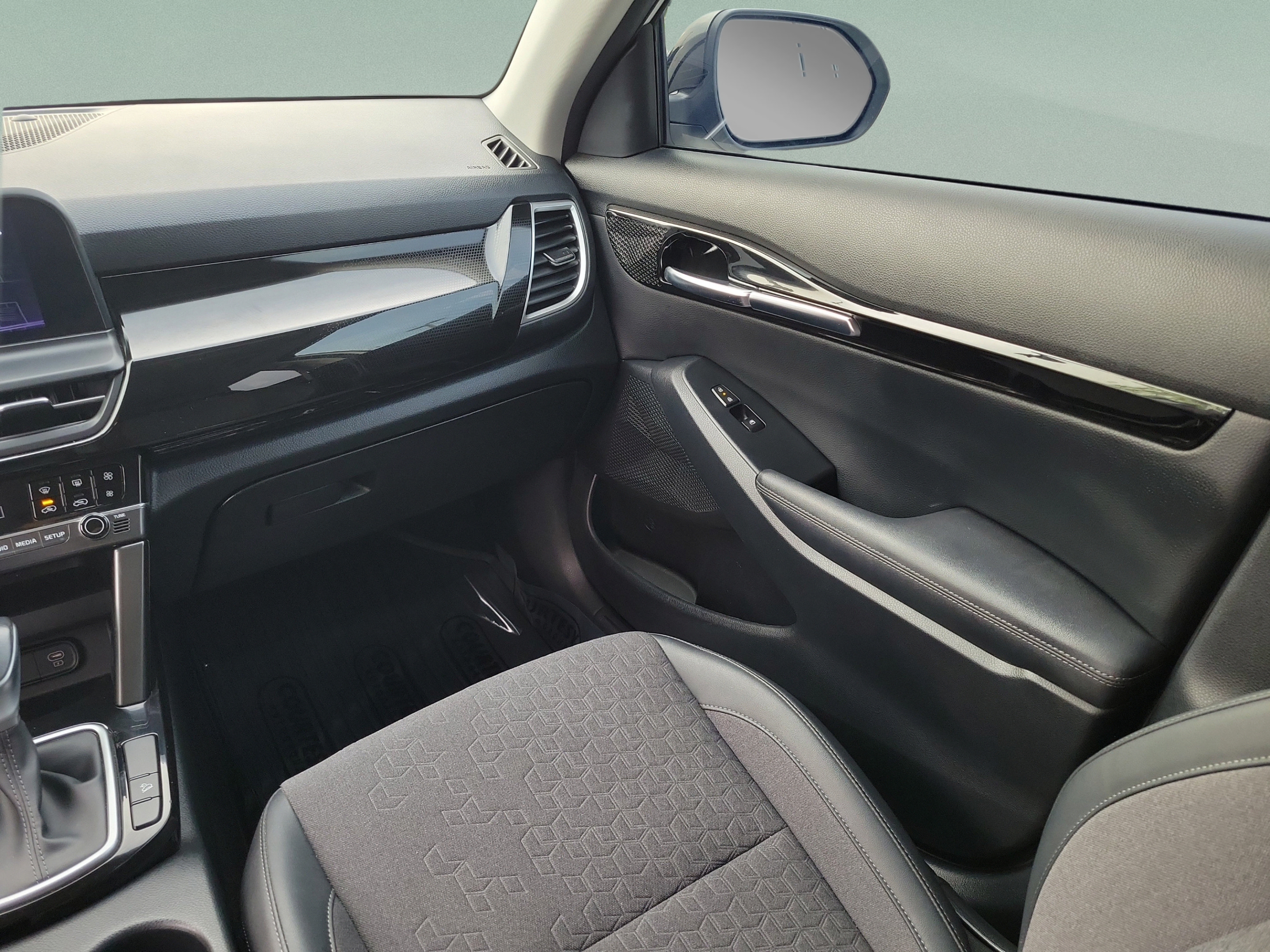 Certified 2024 Kia Seltos S FWD image 11