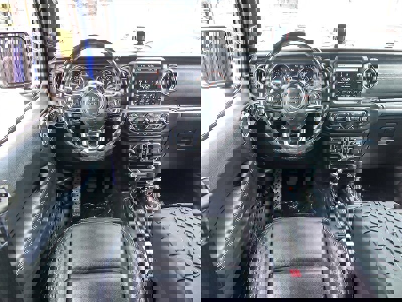 Used 2018 Jeep Wrangler Unlimited Sahara image 15