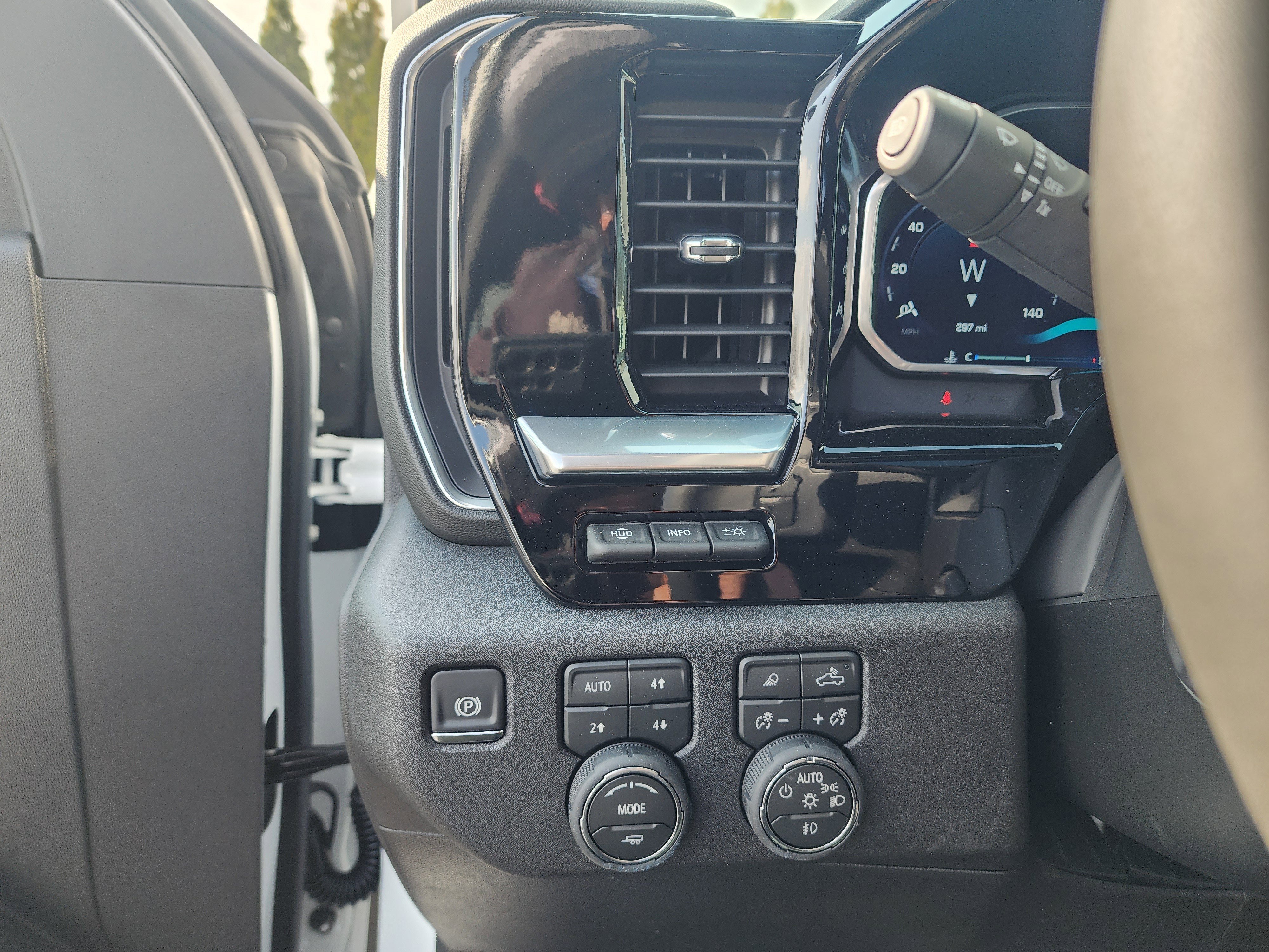 New 2026 Chevrolet Silverado 1500 LTZ w/ LTZ Premium Package image 28