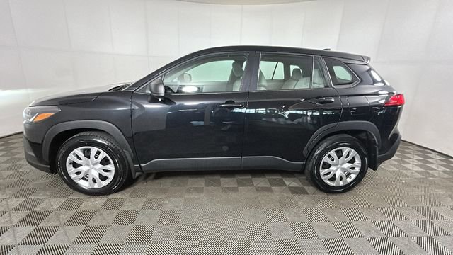 Used 2022 Toyota Corolla Cross L AWD/4WD image 6
