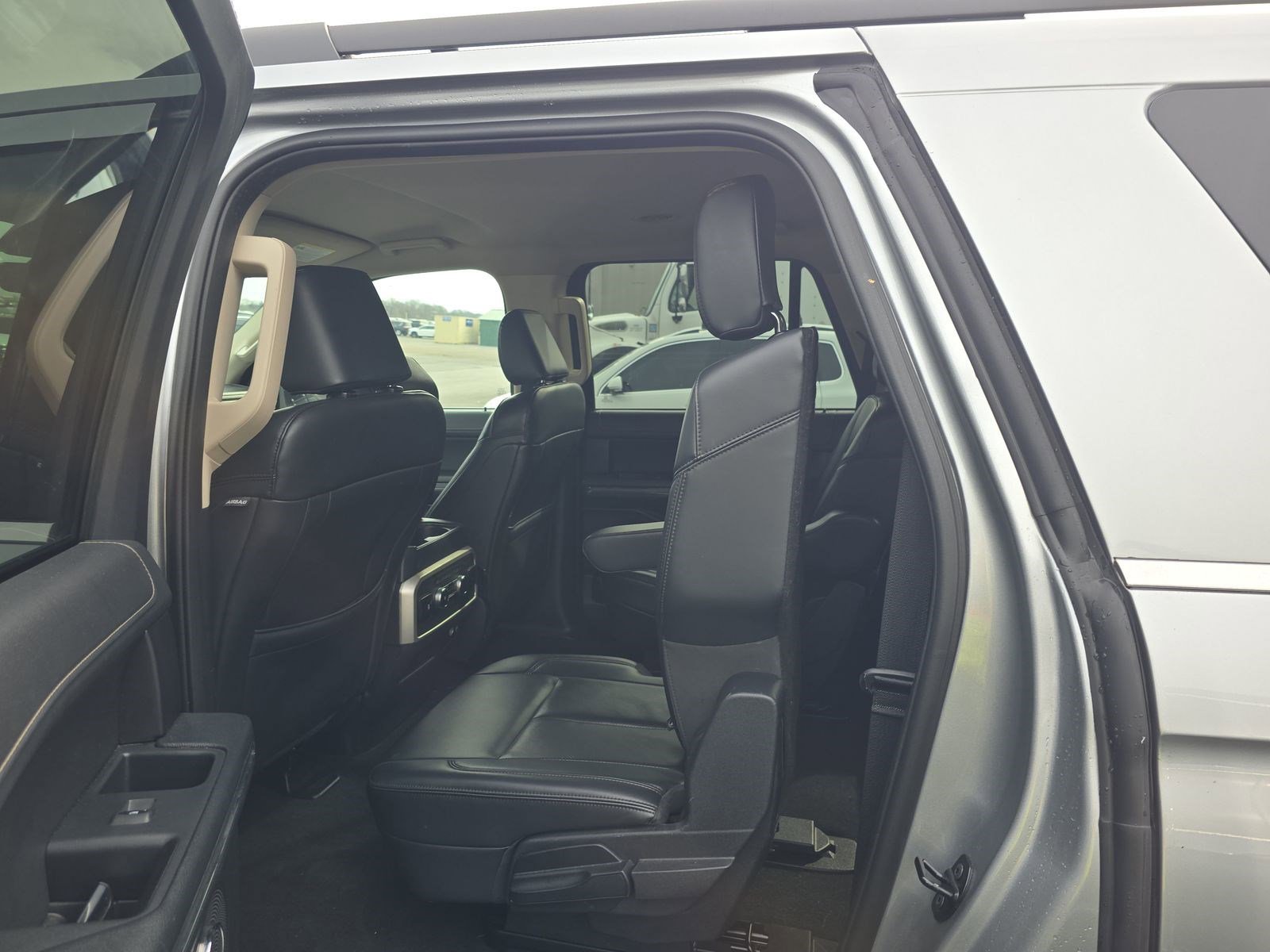 Used 2024 Ford Expedition Max XLT image 18