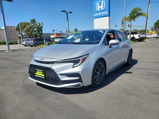 Used 2024 Toyota Corolla SE w/ SE Premium Package image 2