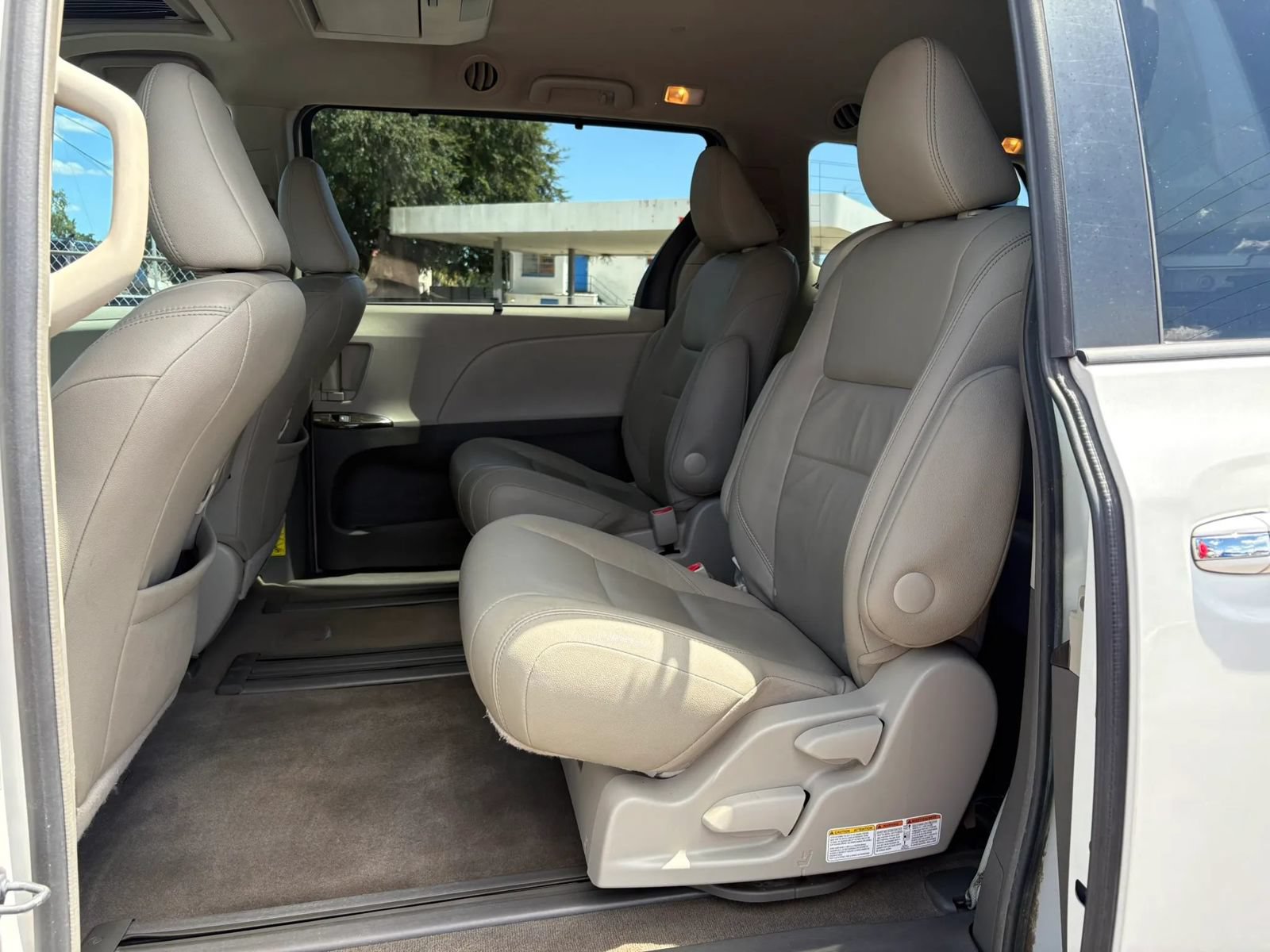 Used 2015 Toyota Sienna XLE Premium FWD image 14