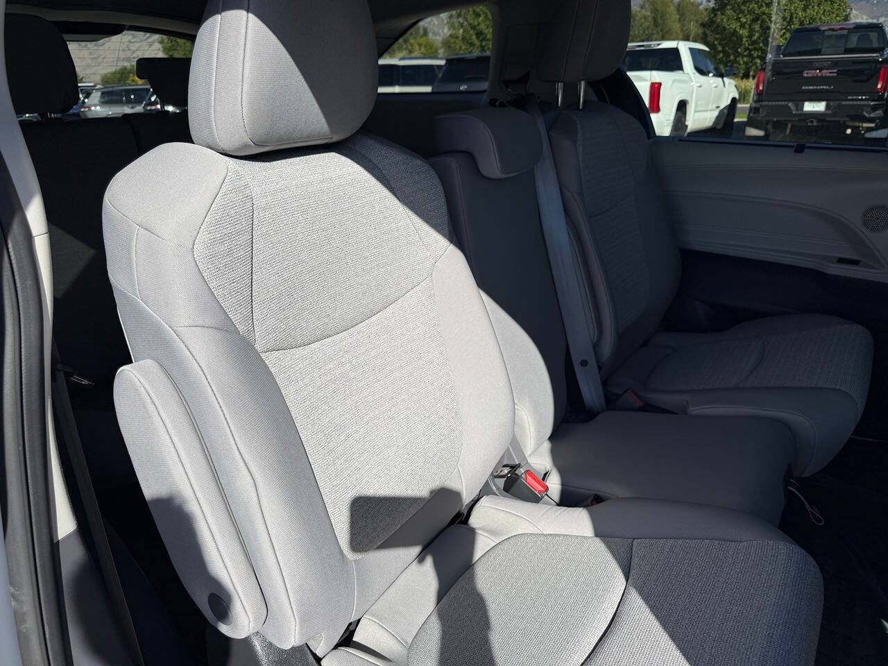 Used 2024 Toyota Sienna LE AWD/4WD image 23