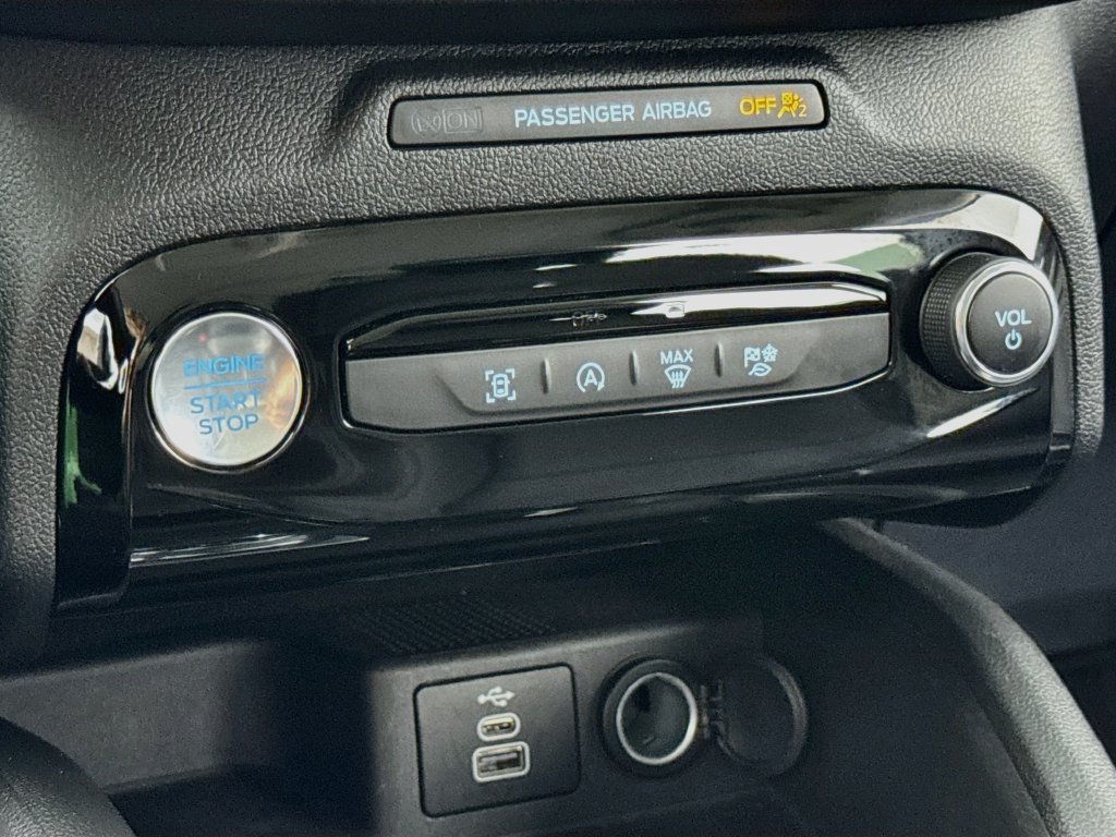 Used 2025 Ford Escape Platinum AWD/4WD image 21
