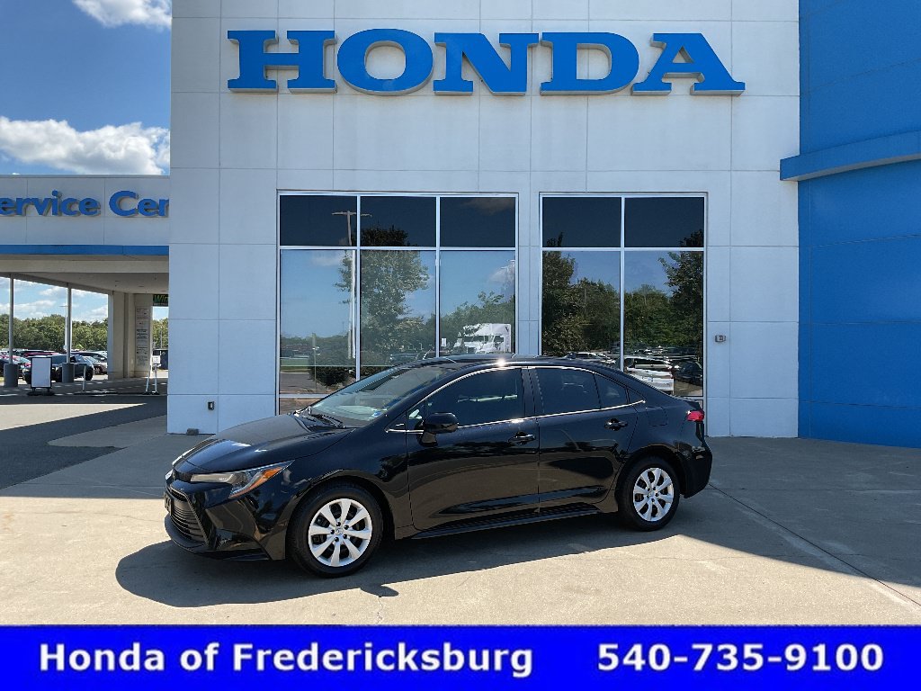 Used 2024 Toyota Corolla LE FWD image 1