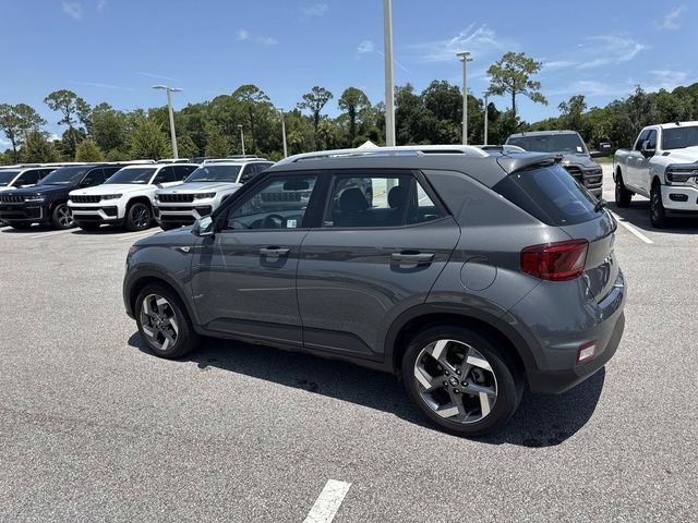 Used 2025 Hyundai Venue SEL FWD image 5