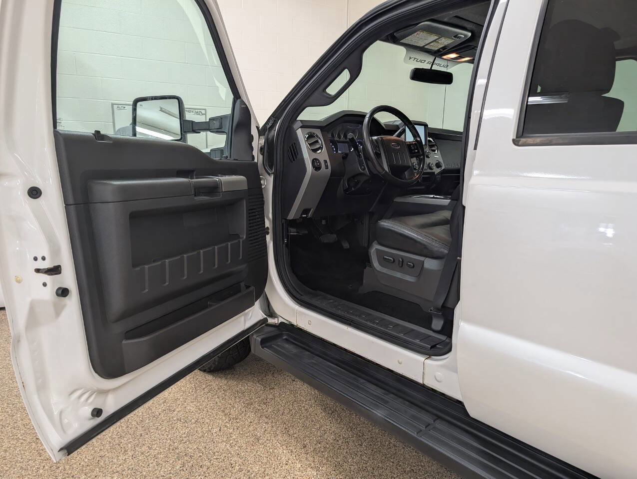 Used 2016 Ford F250 Lariat w/ Lariat Ultimate Package image 6