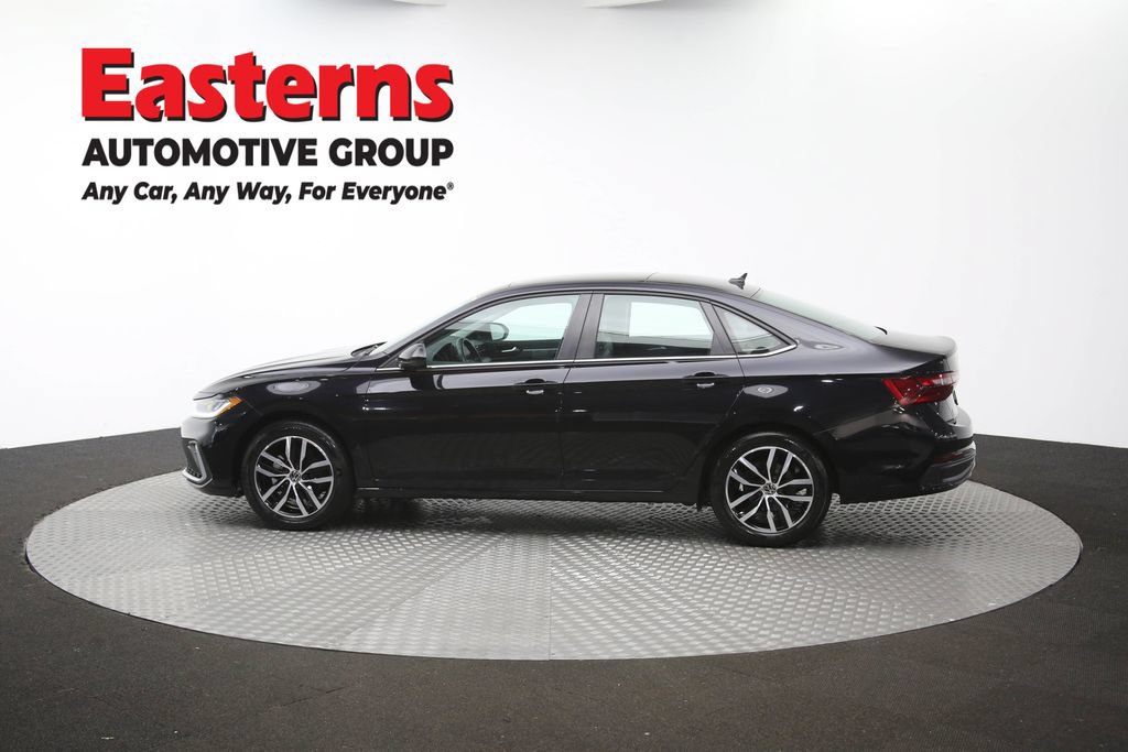 Used 2025 Volkswagen Jetta SE FWD image 61