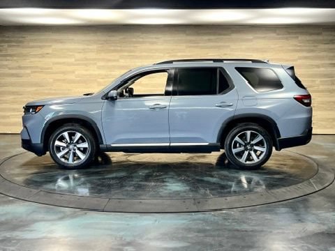 Used 2025 Honda Pilot Touring image 13