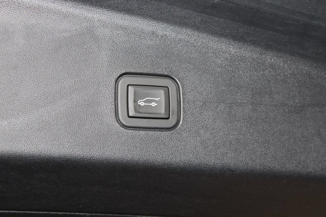 Used 2026 Cadillac Vistiq Platinum w/ LPO, Floor Liner Package AWD/4WD image 44