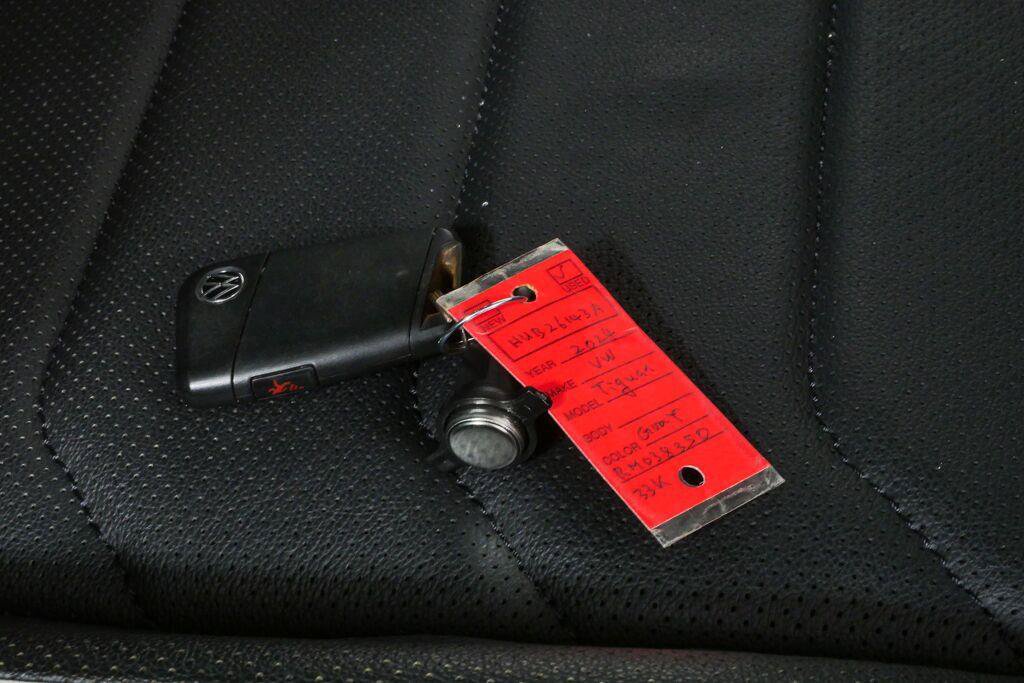 Used 2024 Volkswagen Tiguan SEL R-Line AWD/4WD image 40