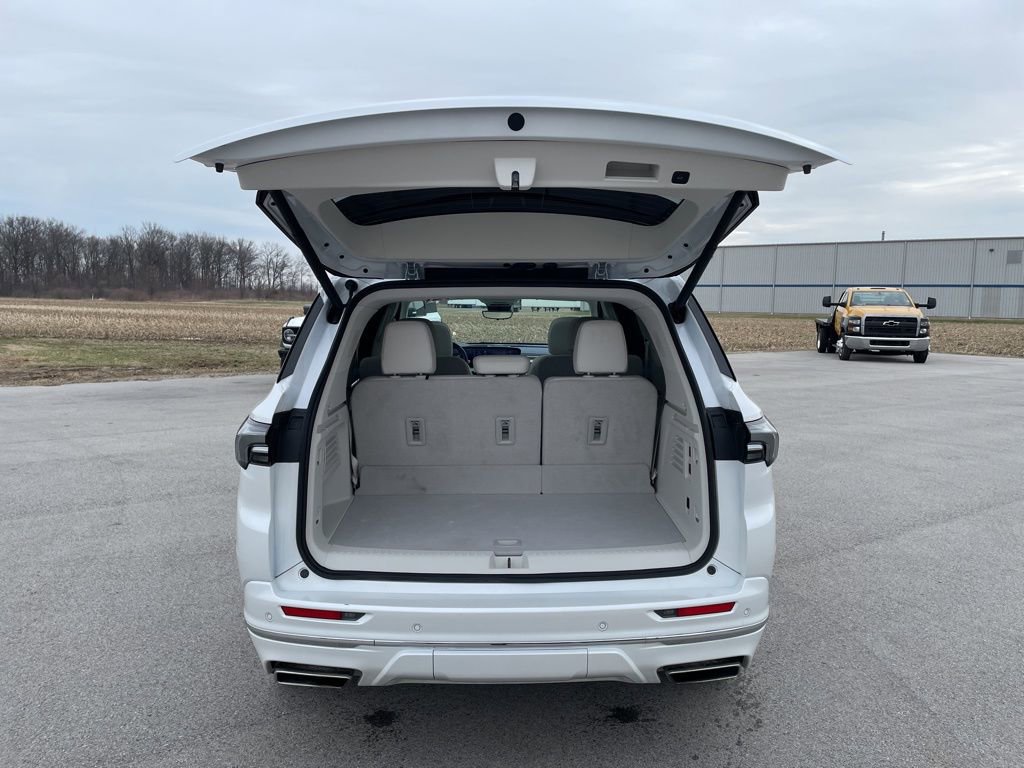 Used 2025 Buick Enclave Avenir w/ Super Cruise Package image 8
