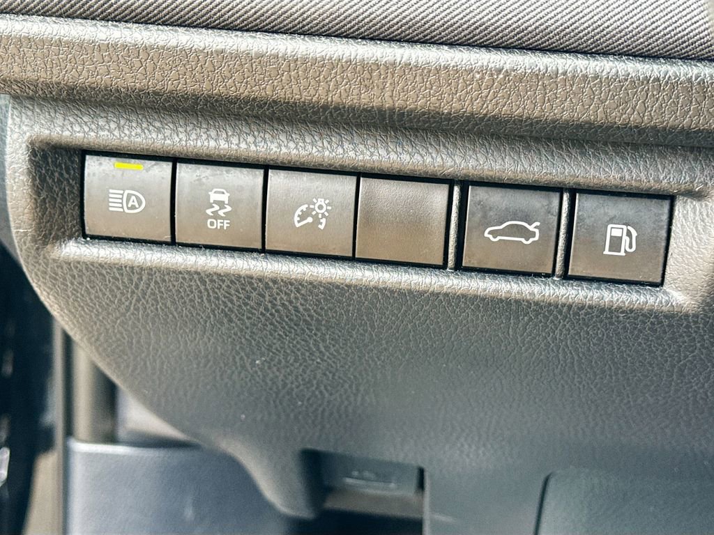 Used 2025 Toyota Camry LE image 32