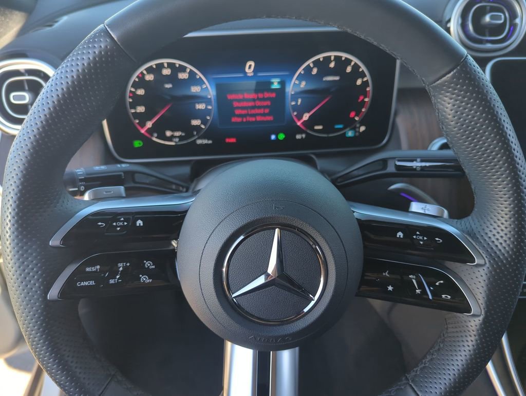 Used 2025 Mercedes-Benz GLC 300 4MATIC image 11