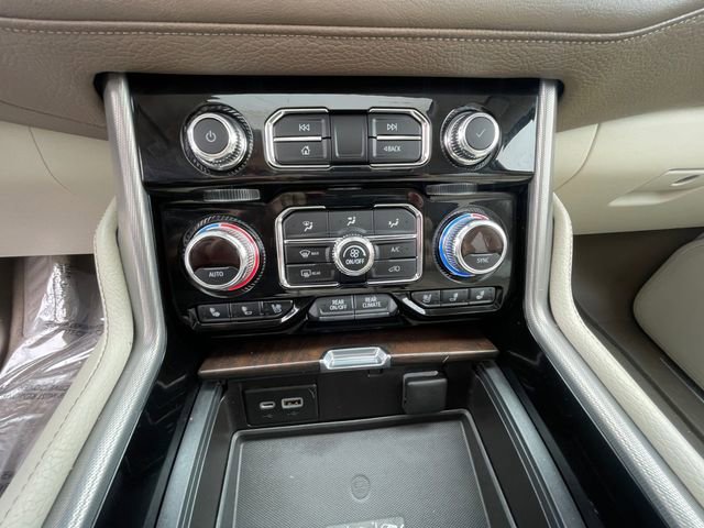Used 2021 GMC Yukon Denali w/ Denali Premium Package image 15