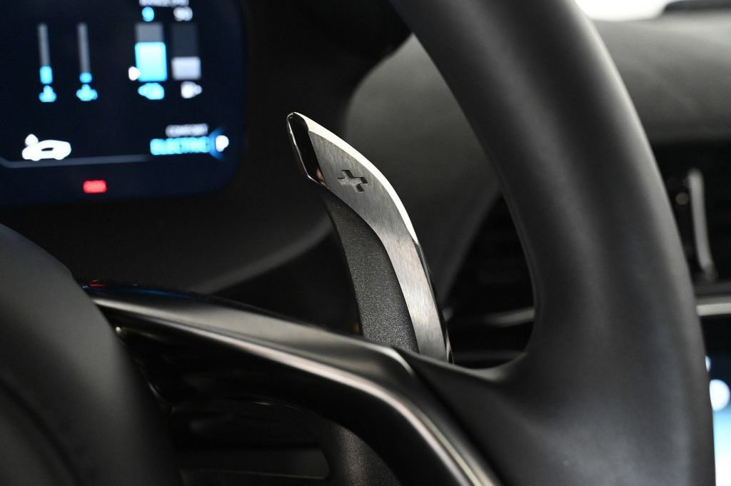 Used 2025 McLaren Artura image 20