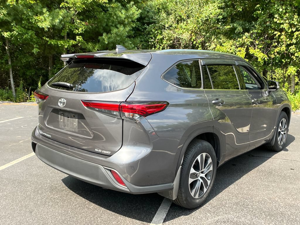 Used 2021 Toyota Highlander XLE AWD/4WD image 34