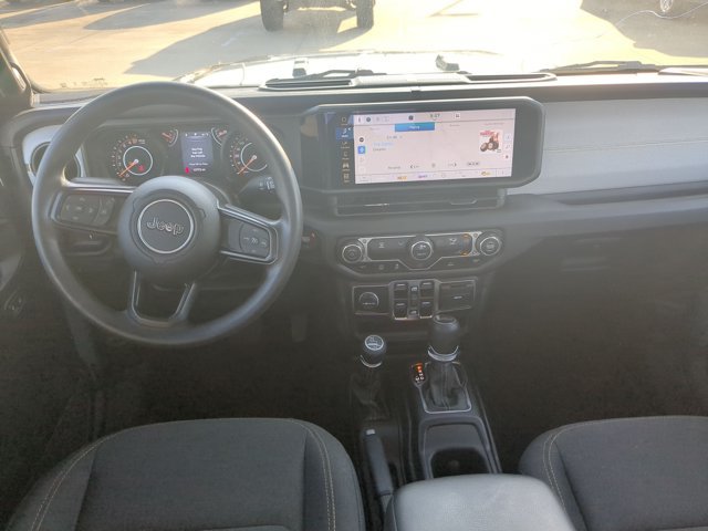 Used 2025 Jeep Gladiator Sport AWD/4WD image 15
