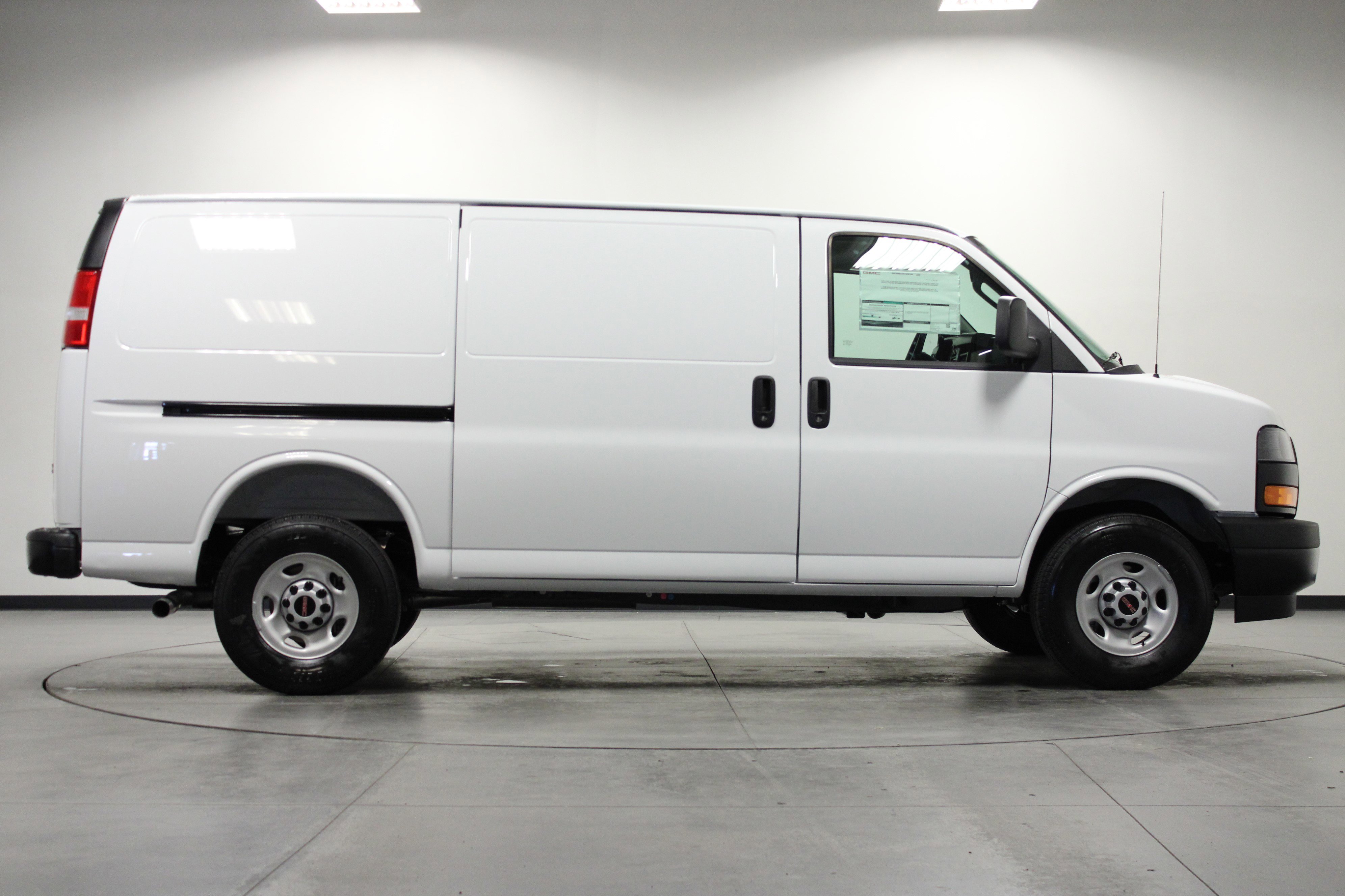 New 2026 GMC Savana 2500 RWD image 3