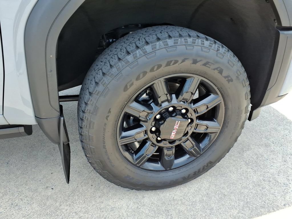 Used 2024 GMC Sierra 2500 AT4 w/ AT4 Premium Plus Package AWD/4WD image 9