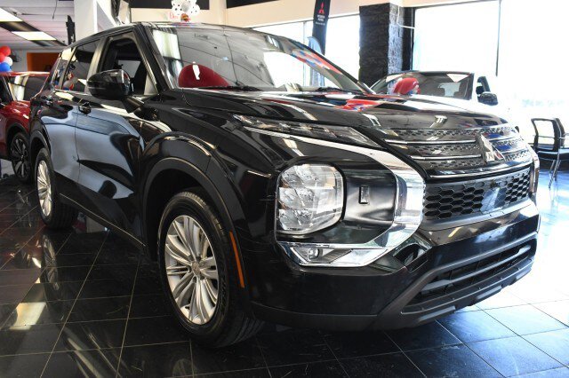 Used 2024 Mitsubishi Outlander ES AWD/4WD image 3