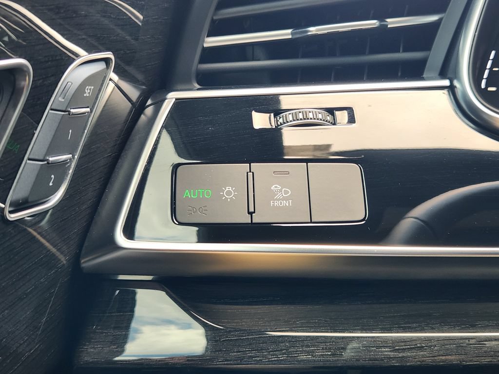 Certified 2024 Audi Q8 Premium Plus w/ Premium Plus Package AWD/4WD image 25
