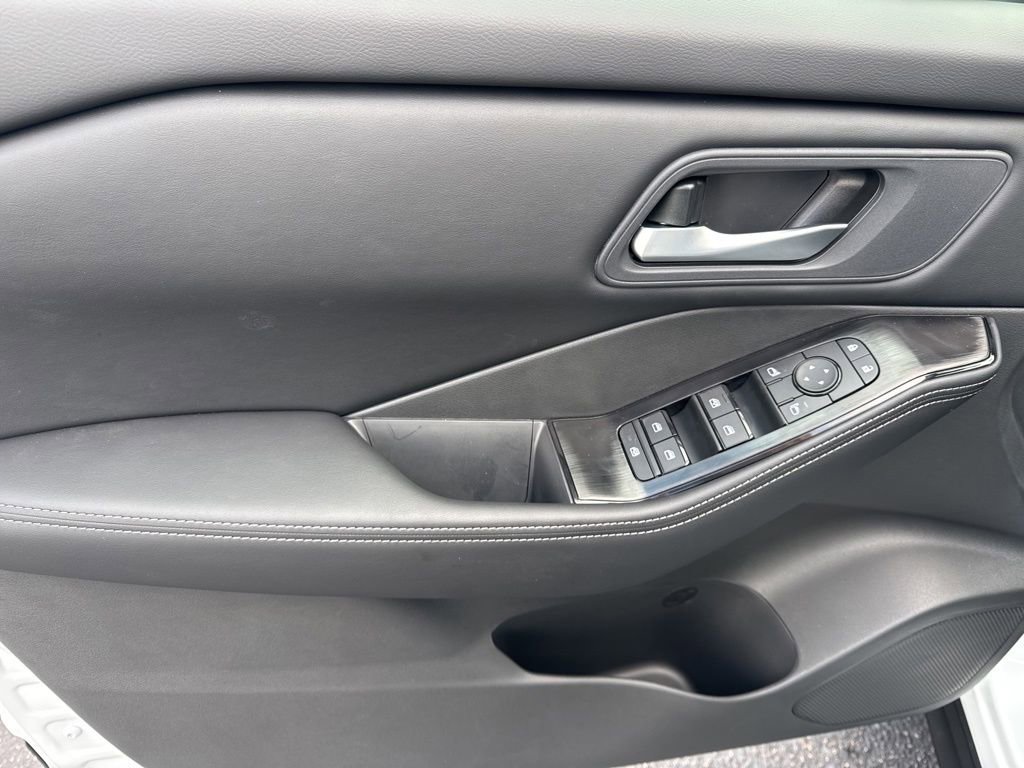 New 2026 Nissan Rogue SV FWD image 12