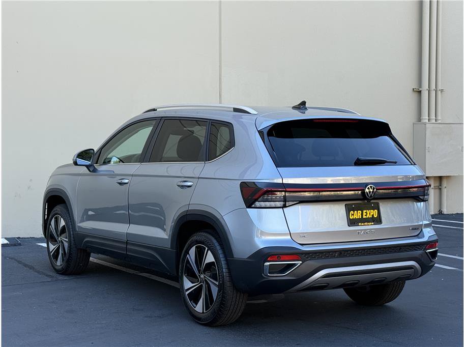 Used 2026 Volkswagen Taos SE AWD/4WD image 4