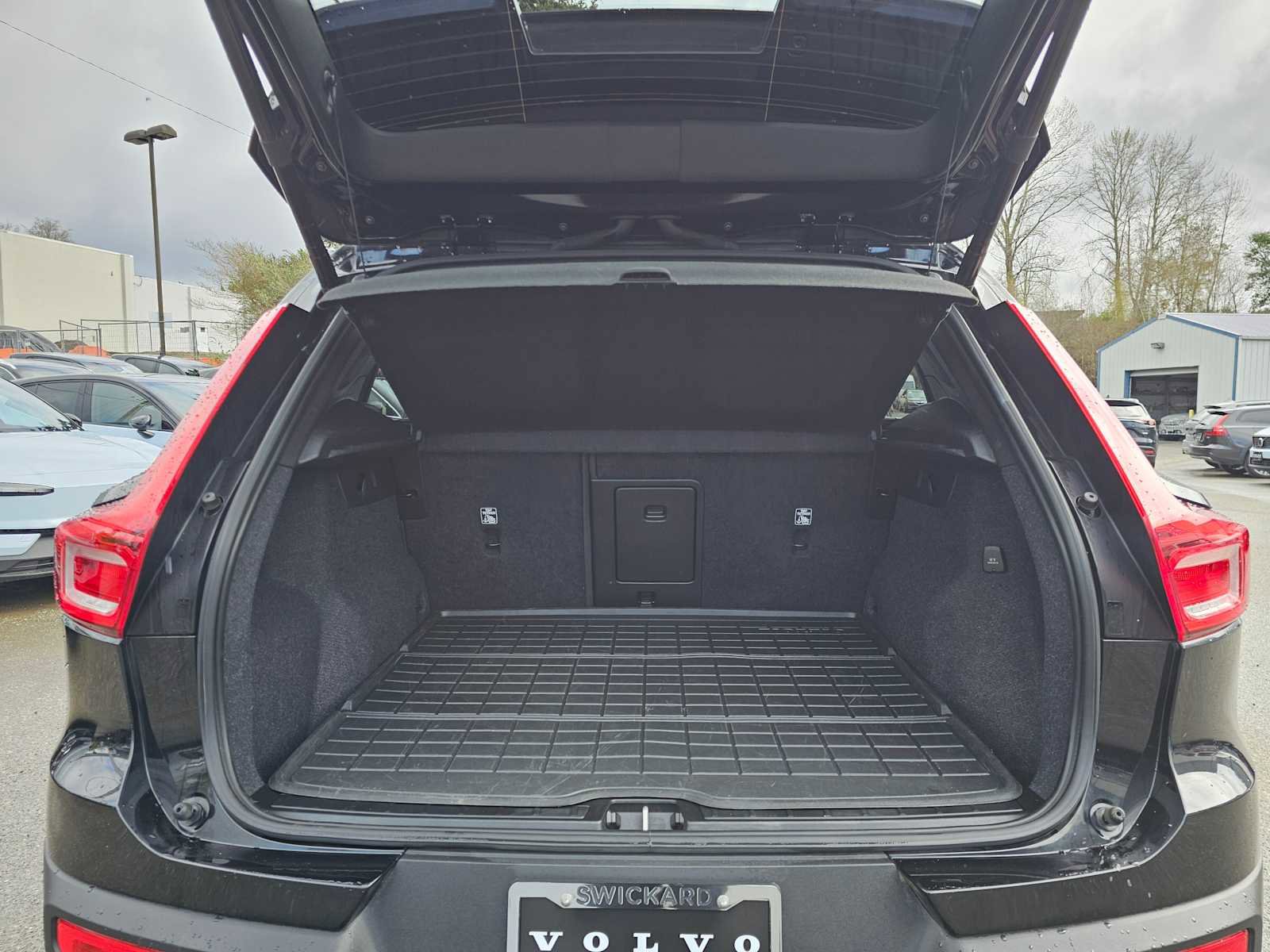 Used 2023 Volvo XC40 Recharge Ultimate image 15