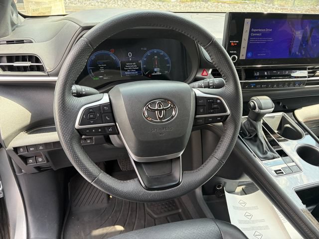 Certified 2025 Toyota Sienna Limited AWD/4WD image 9