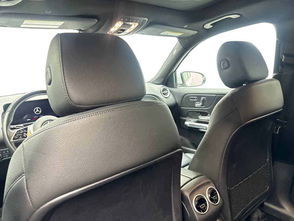 Used 2025 Mercedes-Benz GLB 250 4MATIC image 34