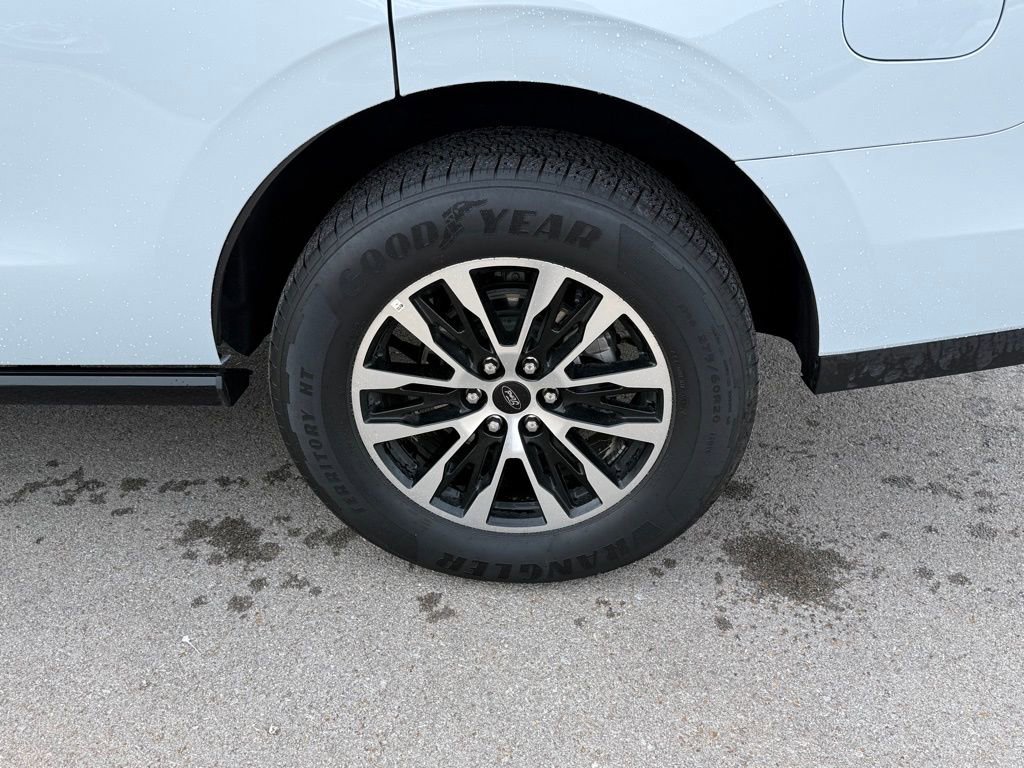 Used 2025 Ford Expedition Platinum AWD/4WD image 25