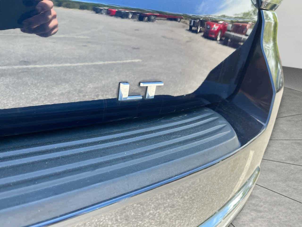 Used 2023 Chevrolet Tahoe LT w/ Luxury Package image 9