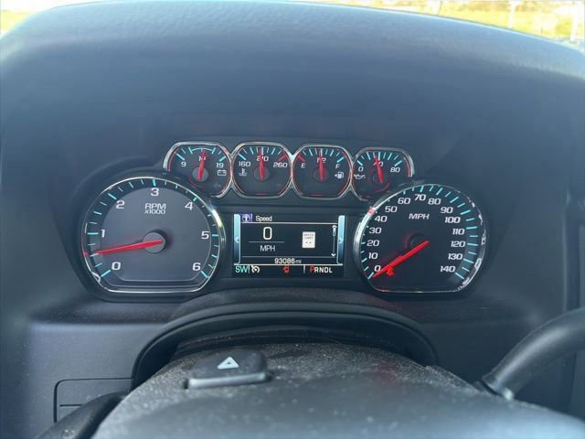 Used 2019 Chevrolet Suburban LT image 2